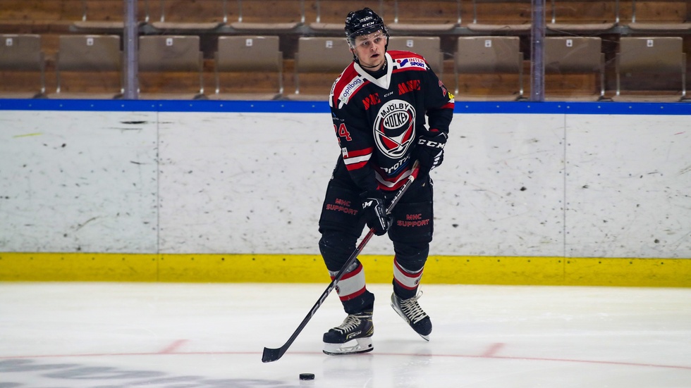 22-årige Hugo Andersson var med och spelade upp Mjölby HC i Hockeyettan i fjol. 