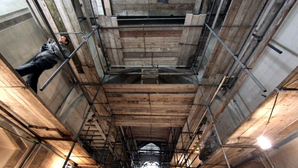 Byggnadshyttan i arbete, här i Roma kyrka 2010. Under ett kvarts sekel svarade stiftelsen för i stort sett alla kyrkoarbeten på Gotland.