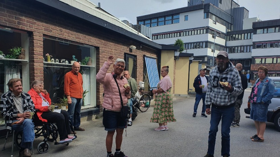 Träffarna som anordnas sker utomhus under coronatider.