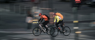 Cykelmännen i trikåer – håll er på vägen