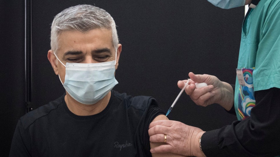 Londons borgmästare Sadiq Khan vaccineras. Arkivbild.