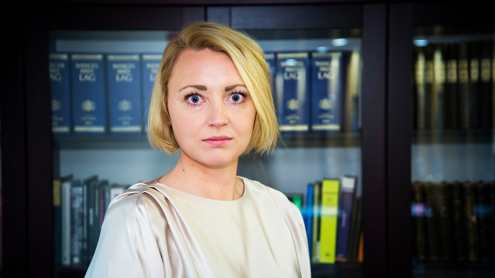 Kammaråklagare Elin Björkén berättar att mannen är på sannolika skäl misstänkt för grovt narkrotikabrott.
