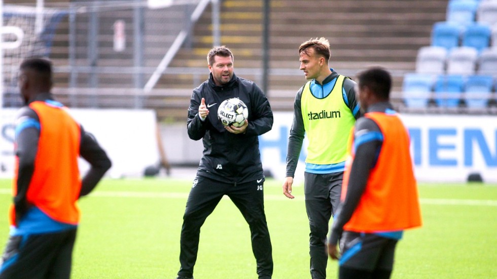 Jens Gustafsson förbereder laget inför torsdagens återstart i allsvenskan mot IFK Göteborg.
