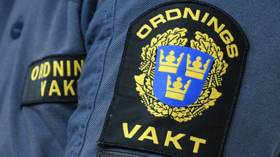 En ordningsvakt blev sparkad på käken av en kvinna som tidigare blivit avvisat från ett uteställe i centrala Piteå. (Arkivbild)