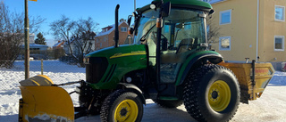 Bil och traktor i kökrock – en person till sjukhus