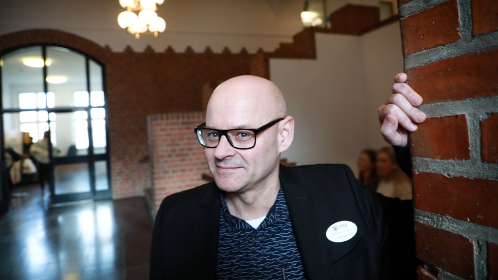 "Det är klart att det blir lite skillnad", säger Marcus Lindén, enhetschef för Katedralskolan, när vi når honom efter Folkhälsomyndighetens besked om ändrade karantänsregler.