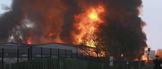 Storbrand i Hamburg – "extremt farlig" rök