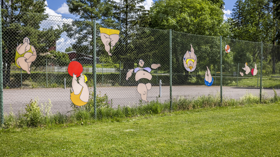 Konstverket Susan badar ska sitta på stängslet vid Fjärdhundrabadet.