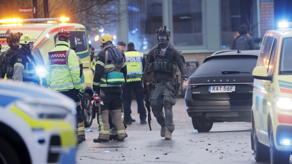 Polisen tror sig veta identiteten på den misstänkte gärningsmannen efter masskjutningen i Örebro men vill ännu inte gå ut med något namn.