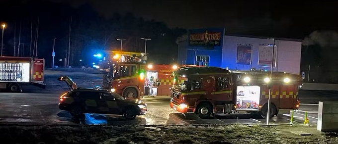 Kraftig brand på Dollarstore i Lycksele – stor insats