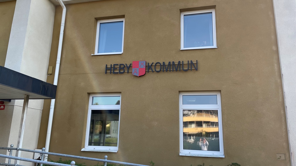 Den avstängde läraren arbetar i Heby kommun 