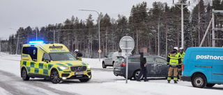 Två personbilar i krock på Hertsön