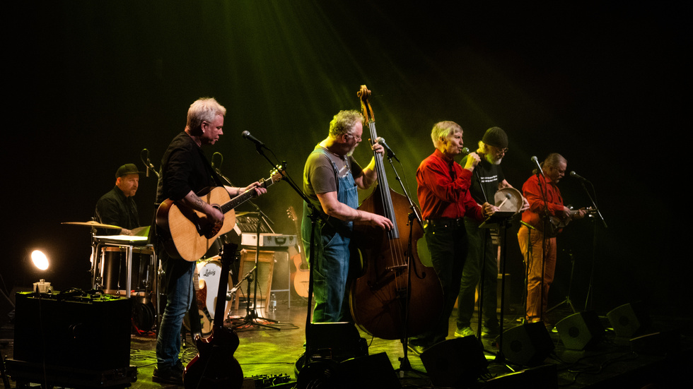 Euskefeurat spelade sin konsert "Minnena behöver oss" i Kulturens hus stora sal. Bandet som är från Piteå består av Ronny Eriksson, Bengt Ruthström, Dan Engman, Per Isaksson, Robert "Rufus" Lundberg och Kenneth Berg. 