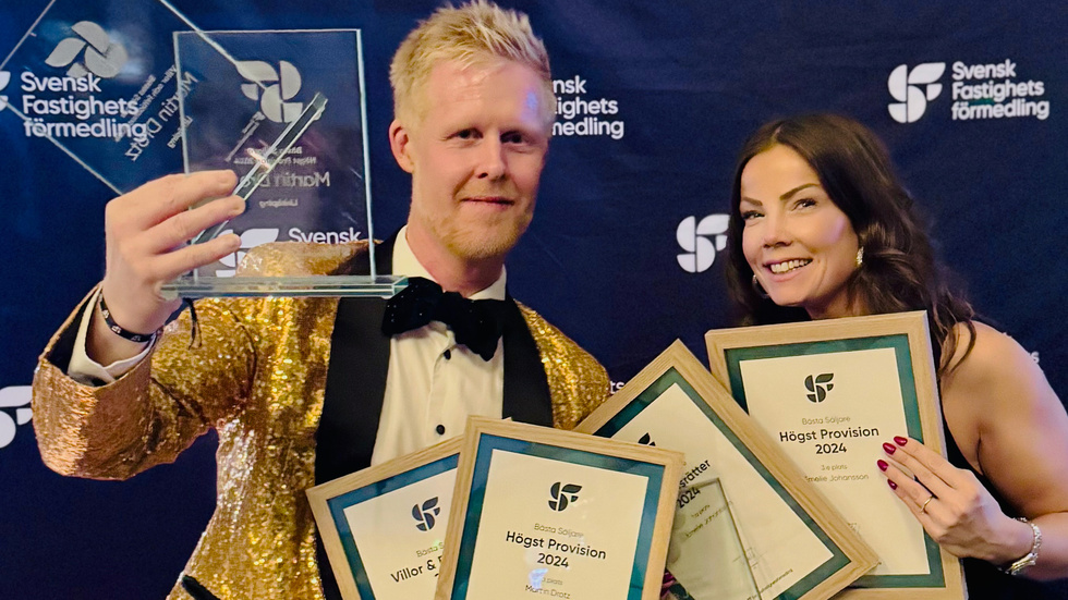 Både Emelie Johansson och Martin Drotz prisades när Svensk Fastighetsbyrå utsåg sina bästa mäklare.