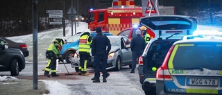 TV: Två bilar i krock vid skola