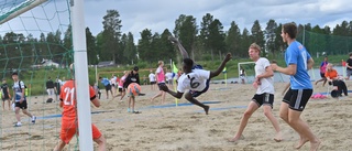 Cykelsparksförsök och tröjsprejning – Skellefteå Beach Soccer har dragit igång