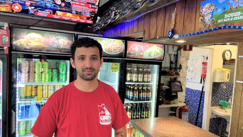 Shagha Noori äger kvarterskrogen Marco Polo i Mjölkuddens centrum. Utöver den vanliga menyn med pizzor, kebab och en del annat har han även tagit in två matkoncept som enbart går att beställa via nätet. Trenden med så kallade spökrestauranger som bara finns virtuellt växer sig allt större i Sverige just nu.
