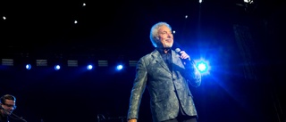 Ringde polisen: "Tom Jones spelar för högt"