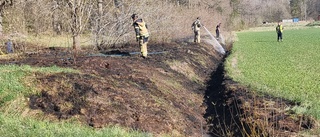 Räddningstjänsten släckte gräsbrand vid skjutbana