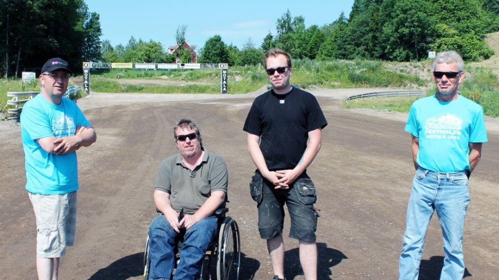 ELDSJÄLARNA. Anders Gustafsson, Torbjörn Knutsson, Jim Fahlén och Mikael Kaldenvik är några av eldsjälarna som ser till att folkfesten Folkracefestivalen fortsätter.