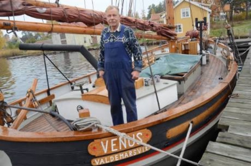 Kanske är Venus från Valdemarsvik den sista potatisskutan på ostkusten. Lars Lind har själv renoverat skutan och seglar utmed ostkusten två gånger varje höst. Foto: Hans Brandin