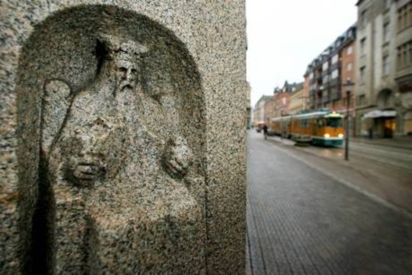 Varken ryska härjningar, stadsbränder eller industrinedläggningar har genom historien bitit på Norrköpingsborna. Trots illa rustat kommer Norrköping även att klara finanskrisen, spår oppositionsråd Mathias Sundin (fp).Arkivbild: fredrik jonson