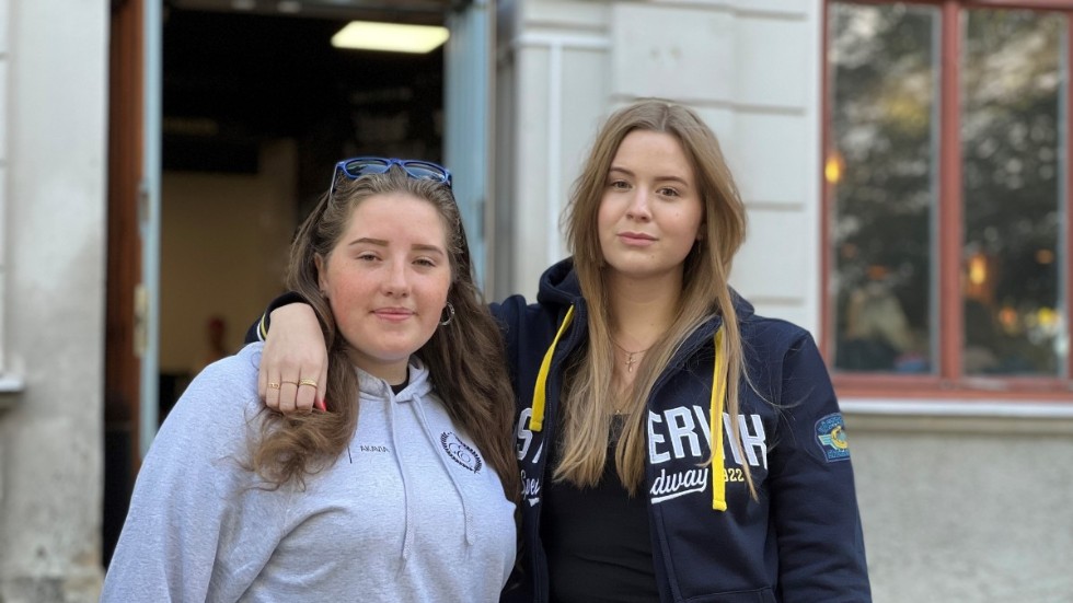 Emma Askerud och Ellinor Dahlberg tycker det är roligt att kunna genomföra en inspark utan restriktioner.