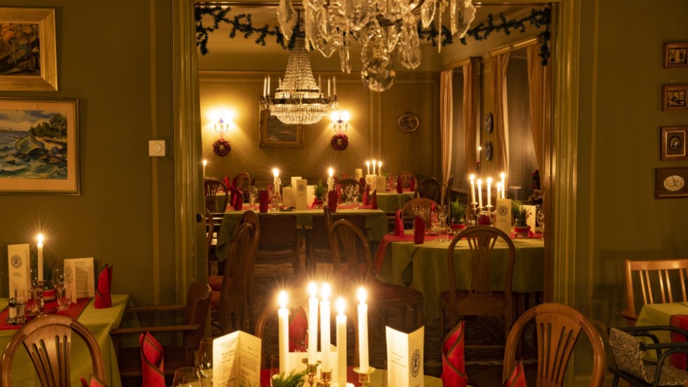 På flera ställen serveras julbord i klassisk herrgårdsmiljö. I år blir dock många julbord lite dyrare. En av anledningarna är ökade råvarukostnader.