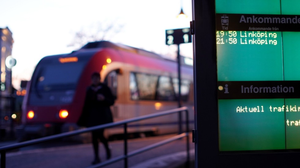 Visst är det en stor ökad kostnad i ett redan stort projekt, men politik handlar alltid om prioriteringar och vi är oroliga för att den här prioriteringen drabbar landsbygden oproportionerligt hårt, skriver Urban Wahlberg (LL) och Kenneth Leander (LL).