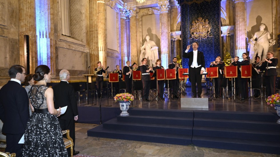 Arméns musikkår ledd av dirigent Fredrik Burstedt.