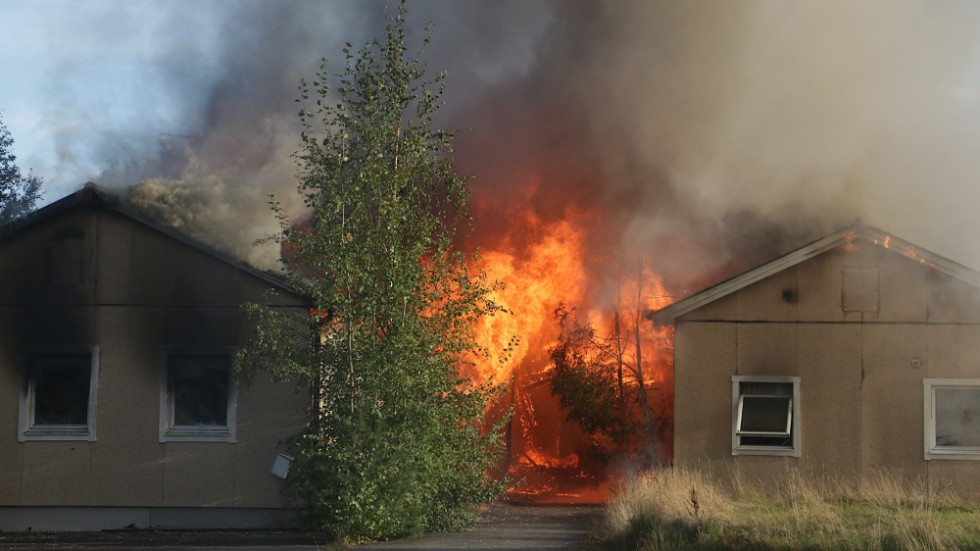 Branden i slakteriet i september 2019 blev starten på en lång process. Och fortfarande ligger brandruinen kvar, till stort förtret för grannarna.