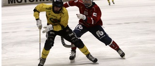 DERBY: Följ spelarna i bussen och omklädningsrummet