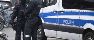 Polis skjuten vid razzia mot extremister