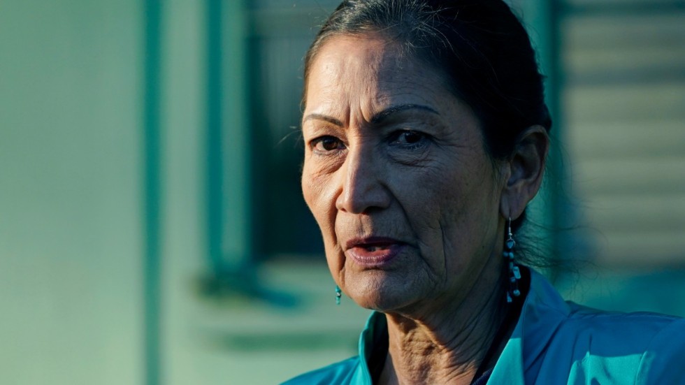 USA:s inrikesminister Deb Haaland är den första ministern från landets ursprungsbefolkning. Arkivbild.