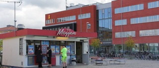 Mojjen vräks från Knivsta centrum