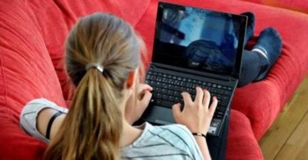 MOOCs-studenter avkrävs löfte om att aldrig ta kontakt med sin föreläsare. "Gemenskapen" består i att chatta via nätet.