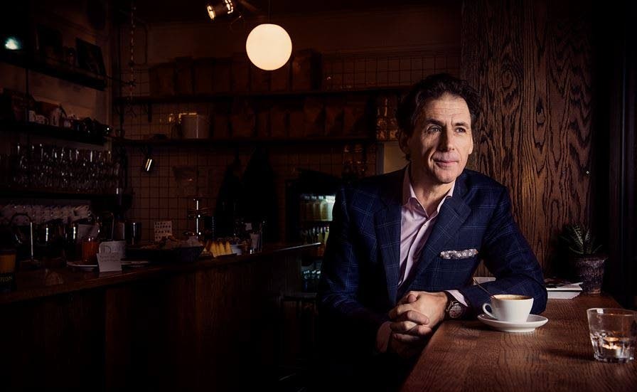 David Lagercrantz har skrivit en dussindeckare med psykologisk fördjupning, skriver UNT:s Tim Andersson i den första recensionen i världen av "Det som inte dödar oss".
