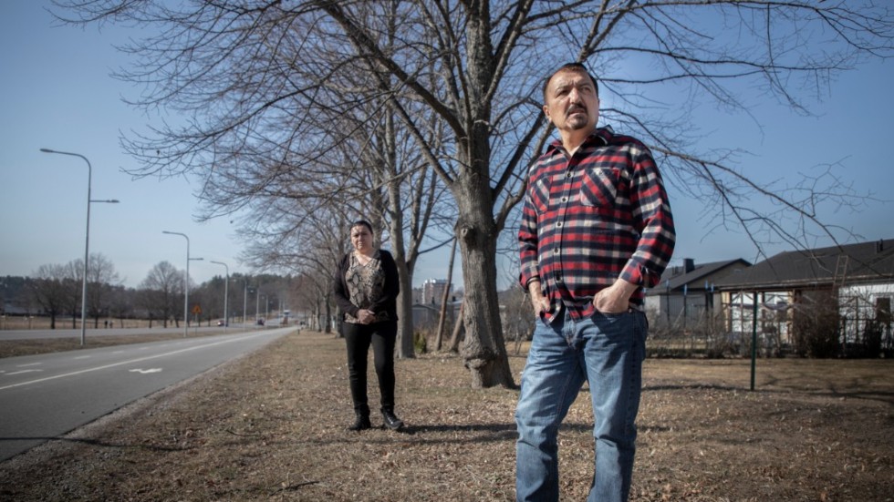Förut hade de boende på Sporrsmedsgatan ett stort buskage mellan trädgårdarna och vägen. Men i somras togs det ner av kommunen. I helgen hade familjen Shah Mohammadi inbrott.