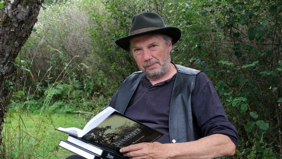 Börje Wennerström blev författare på heltid sedan flytten från Stockholm till Blackstad. Nu jobbar han med sin sjätte bok. Foto: Lena Dahlberg