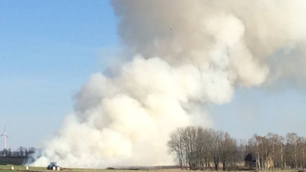 En planerad eldning som ett led i ett naturvårdsprojekt är vad människor lagt märke till vid Tistorp under tisdagen.