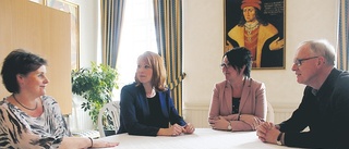 Annie Lööf hos partikollegor i Eksjö