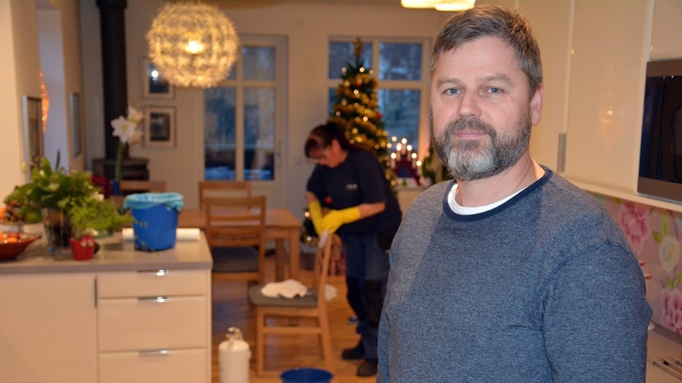 Ett självantänt hushållsbatteri i en låda i köket höll på att orsaka en katastrof hemma hos Andreas Knutsson och hans familj i onsdags kväll. Nu saneras huset efter branden.