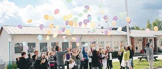 Ballonger skickades med kärlekshälsningar