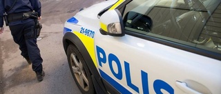 Polis stoppade bil – tog pengar i beslag