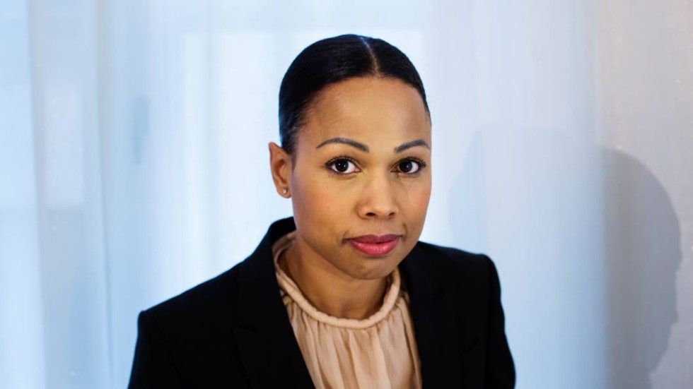 "Vårt krav på kulturminister Alice Bah Kuhnke är glasklart – stoppa miljonrullningen till homofoberna eller avgå. Det är du som ansvarig minister som måste sätta ner foten och säga stopp" skriver dagens debattör.
