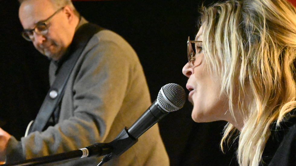 Context har varit på Sverigeturné och släppt livealbum.
Robert Lindberg och Lisa Larsson repeterar inför kommande konsert.