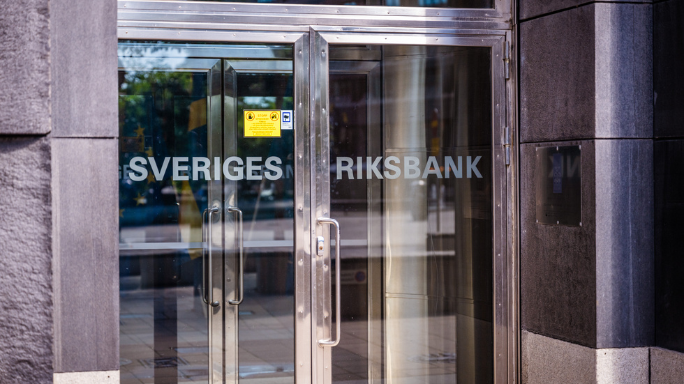 "Vi använder dessa kriterier som ett kryphål för att komma runt det åtagande vi faktiskt har gjort om att införa euron."