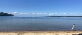 Äntligen sommarvärme! Nu drar Motalaborna till stranden