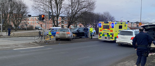 Cyklist påkörd på Tycho Hedéns väg – hamnade under bilen