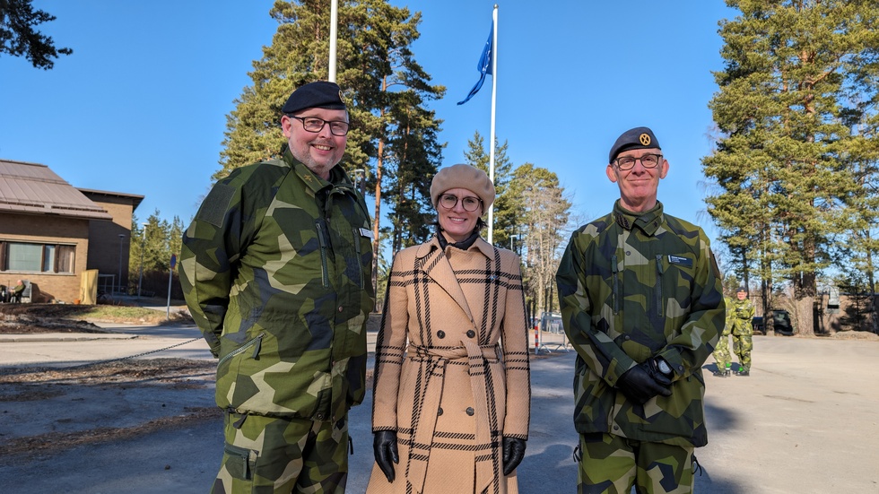 Per Nilsson, överste och chef för Ledningsregementet, Jessika Roswall, EU-minister, Anders Svensson, brigadgeneral.